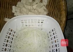 萝卜丝豆腐鲫鱼汤的做法图解1