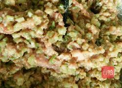 猪肉芹菜饺子的做法图解3