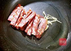 茜芹炒香肠的做法图解5