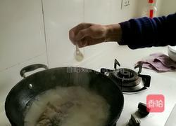 鲫鱼萝卜汤的做法图解3