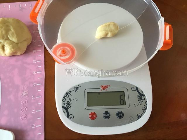 每小块都6克，没太多时间块块称的可以切个大概就可以。