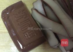 蒜叶炒鸡蛋干的做法图解2