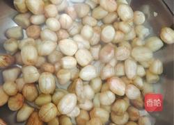 芹菜拌花生米的做法图解1