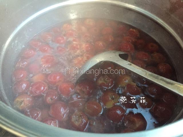 开锅中火煮8分钟。