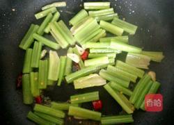 香干炒芹菜的做法图解7