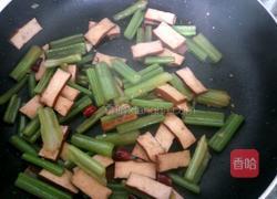 香干炒芹菜的做法图解9