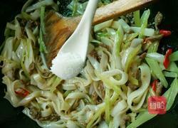 莴苣牛肉炒河粉的做法图解8