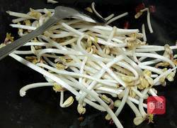 炝炒花生芽的做法图解5