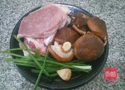 香菇白菜猪肉饺子馅的做法图解1