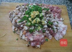 香菇白菜猪肉饺子馅的做法图解3