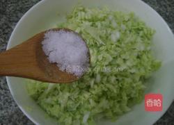 香菇白菜猪肉饺子馅的做法图解5