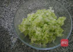 香菇白菜猪肉饺子馅的做法图解6