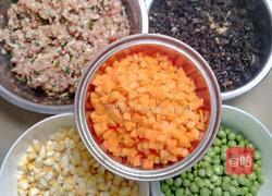 猪肉馅四色饺的做法图解2