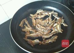 小黄鱼干煎青椒的做法图解4