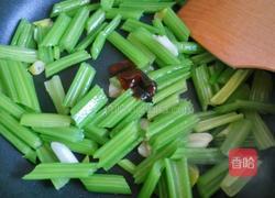 鸡蛋炒芹菜的做法图解9