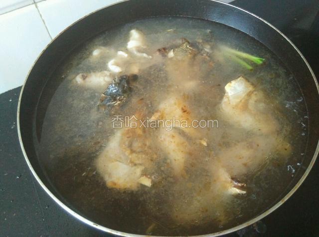 马上倒入足量水（冷热均可）。
