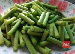 蒜台香肠的做法图解2