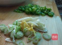 蒜台香肠的做法图解3