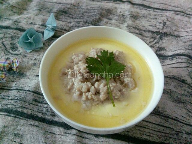 蒸好，放进香菜装饰。