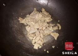 西兰花炒肉的做法图解3