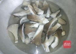 酥炸蘑菇鱼的做法图解1