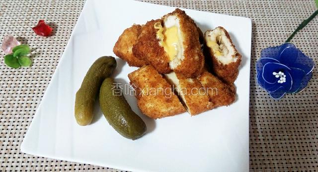 爆浆鸡肉卷（配俄式酸乳瓜）