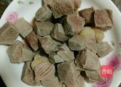 红萝卜啤酒闷牛肉的做法图解3