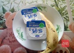 香蕉牛奶的做法图解1