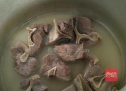 酸菜排骨炖粉条的做法图解4