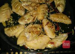 吮指啤酒鸡翅的做法图解2