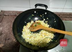 芝士蛋炒饭配面包的做法图解6