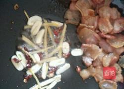 芥菜叶茎炒咸肉的做法图解5