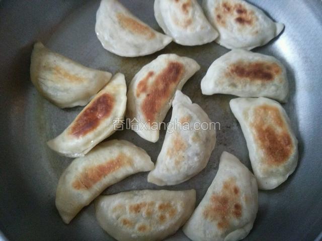 煎至两面焦黄即可