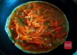 胡萝卜丝鸡蛋饼的做法图解5