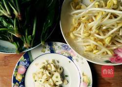 菠菜炒黄豆芽的做法图解1