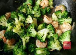虾仁炒西兰花的做法图解5