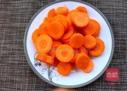 红萝卜莲花馒头的做法图解2