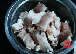 酸菜炖白肉的做法图解1