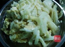 酸菜炖白肉的做法图解2
