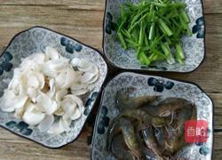 百合虾仁的做法图解1
