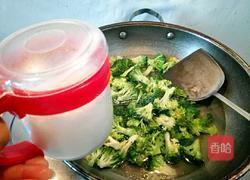 腊肠西兰花的做法图解3