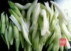芹菜炒脆鲩鸡肉的做法图解2
