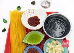 Illustration of how to make Italian black sesame sauce noodles 1