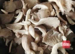 豆腐菌子木耳汤的做法图解2