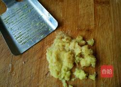 炸红萝卜丝丸子的做法图解2