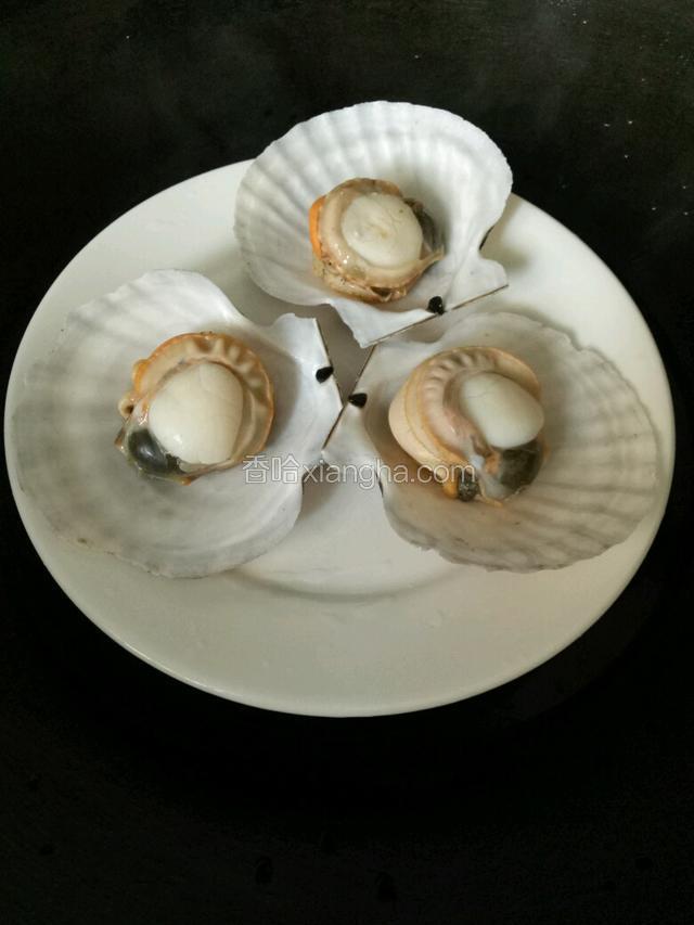 一整个蒸一会，元贝肉就一整出来，这样清理容易干净