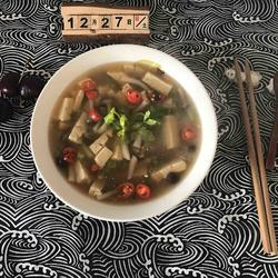蟹菇芹菜豆腐汤的做法[图]