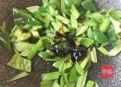 青椒炒芹菜的做法图解5