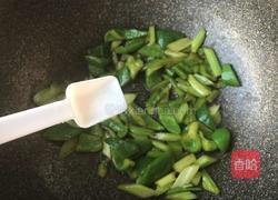 青椒炒芹菜的做法图解6