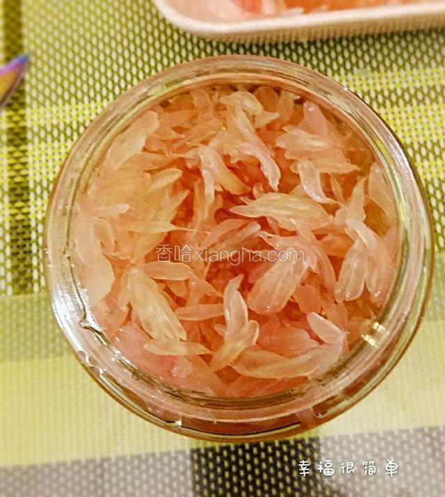 依然是在再铺一层柚子肉丝。